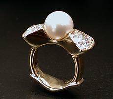 10 mm South Sea Cultured Pearl with Diamonds
